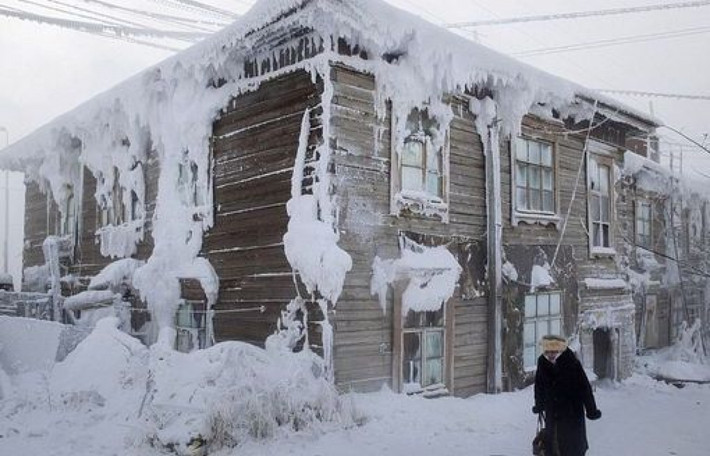 Sở hữu thị trấn có người ở lạnh nhất trên Trái đất: Thị trấn Oymyakon, thuộc vùng Yakutia, Siberia, được coi là một trong những thị trấn có người ở lạnh nhất trên Trái đất. Nhiệt độ lạnh nhất được ghi nhận vào năm 1938 là -77,8°C. Nhiệt độ trung bình vào tháng 12 và tháng 1 là -50°C.