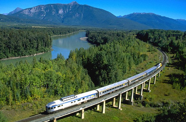 Nga có đường sắt dài nhất thế giới: Tuyến đường sắt Xuyên Siberia trải dài gần như trên khắp nước Nga. Đây là tuyến đường sắt đơn dài nhất thế giới với tổng chiều dài là 9.289 km, bắt đầu từ Nga và sang châu Á.