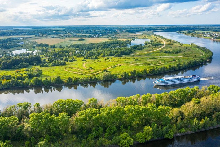 Sở hữu con sông dài nhất châu Âu. Đó chính là sông Volga với chiều dài khoảng 3.690km (chưa tính các nhánh sông nhỏ).