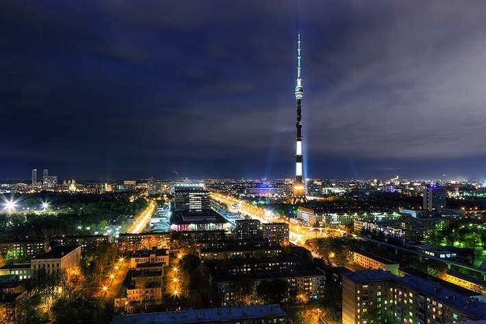 Tháp Ostankino: Là công trình kiến trúc nổi tiếng ở Nga có độ cao nhất thế giới, rất thu hút đông đảo du khách đến tham quan du lịch. Với độ cao là 540m, tháp nhọn như một mũi kim vươn cao lên trời cao.