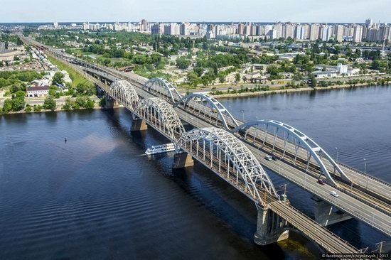 Mỗi cây cầu có một vẻ đẹp độc đáo và kiến trúc riêng biệt, là những điểm nhấn cho bức tranh du lịch của đất nước này thêm phong phú.