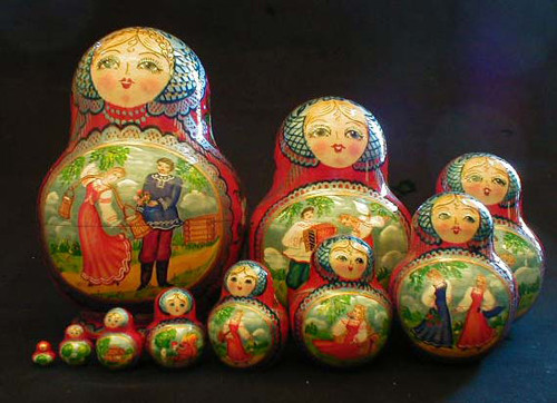 Búp bê Matryoshka có nguồn gốc từ Nhật Bản. Nhưng khi có mặt tại nước Nga thì Matryoshka được biến hóa thành đồ chơi mang đậm phong cách Nga.