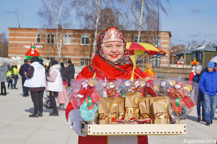 Đây là những hình ảnh lễ hội Maslenitsa 2022 tưng bừng vừa diễn ra ở công viên Dulyovsky tại Moscow.