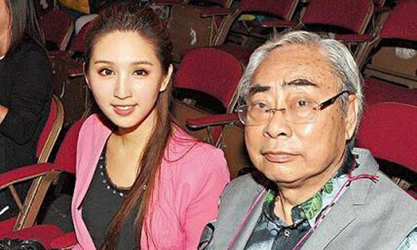 Ngạo Nhi được cho là đã hẹn hò người đàn ông đáng tuổi ông mình vì tiền, bố đẻ cô chính là người "mai mối" cho chuyện tình cảm này. Theo một nguồn tin, cả hai người này chênh nhau tới hơn 50 tuổi nhưng vì ông Lâm giàu có, cha đẻ Hà Ngạo Nhi ra sức gán ghép con mình với đại gia này, thậm chí còn sắp xếp cho cặp đôi này đi xem hòa nhạc với nhau.