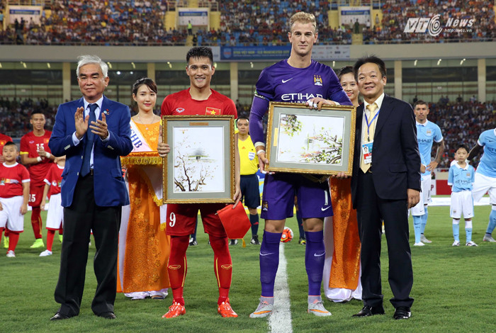Theo thông tin từ người đại diện CLB này tại Việt Nam, chi phí mời thầy trò HLV Manuel Pellegrini tới dải đất hình chữ S khoảng 1 triệu bảng Anh (gần 35 tỷ đồng).