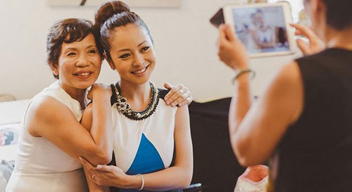 Mẹ chồng Jennifer Phạm là bà Trương Thanh Thanh - một trong những người sáng lập ra tập đoàn FPT. Bà cũng là chị gái của ông Trương Gia Bình - người từng nắm giữ vị trí số 1 trong các doanh nhân giàu có nhất đất nước.