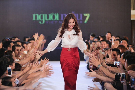 Dù còn khá trẻ nhưng siêu mẫu Thanh Hằng, giám khảo Vietnam's Next Top Model 2016, đã sở hữu khối tài sản kếch xù với nhà đẹp, xe sang mà nhiều người phải mơ ước.