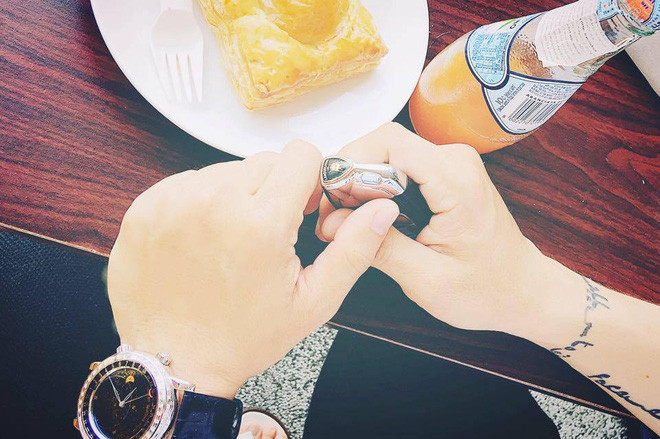 Một lần khác, thiếu gia Sài thành lại sử dụng đồng hồ hàng hiệu Patek Philippe, giá trị của nó ít nhất là 10 tỷ đồng.