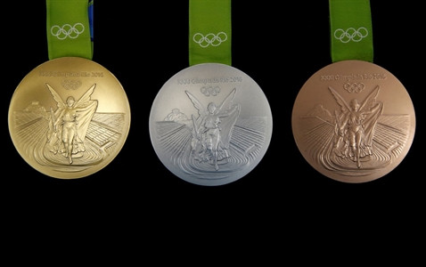 Đây là những tấm huy chương Olympic Rio hoàn hảo. Huy chương vàng, bạc và đồng đều có cùng kích cỡ, cùng thiết kế với những chi tiết chạm khắc tinh xảo.