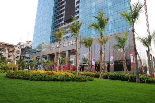 Tháng 6/2013, thương vụ mua lại tòa tháp Vincom Centre A (đường Đồng Khởi, quận 1) với giá 10.000 tỷ cũng được cho là có sự góp mặt của bà Trương Mỹ Lan.