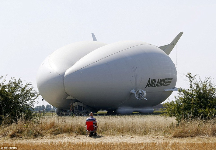 Airlander 10 là chiếc máy bay "khủng" nhất thế giới, phục vụ cho cả mục đích quân sự và dân sự.