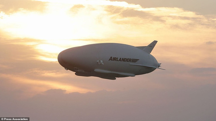 Airlander 10 ban đầu được phát triển cho quân đội Mỹ với vai trò là máy bay do thám, nhưng sau đó dự án bị dừng lại do ngân sách cắt giảm.