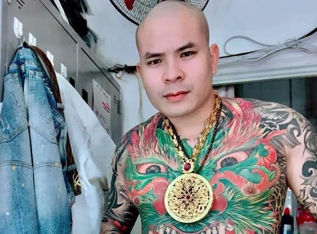 Nhóm của Quang thường xuyên lên mạng xã hội livestream các hình ảnh xăm trổ, đầu trọc, đeo kính đen, dây chuyền, nhẫn to, khoe tiền để khuyếch trương thanh thế. Đặc biệt, Facebook cá nhân và kênh YouTube của Quang "Rambo" có nhiều người theo dõi và cổ vũ, gây ảnh hưởng xấu trong xã hội, nhất là giới trẻ.