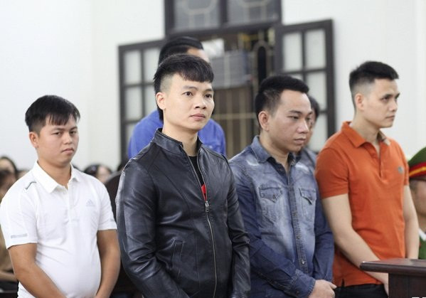 Ngày 13/11, TAND thị xã Từ Sơn, tỉnh Bắc Ninh tuyên án Ngô Bá Khá (tức Khá bảnh) 6 năm 6 tháng tù về tội Tổ chức đánh bạc và 4 năm tù về tội Đánh bạc. Tổng hợp mức án, Khá phải lĩnh 10 năm 6 tháng tù và bị xử phạt 30 triệu đồng.