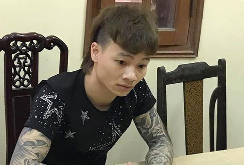 Ngoài tổ chức đánh bạc, cơ quan tố tụng còn cáo buộc Khá cùng Quý, An cũng đã đánh bạc bằng hình thức nêu trên. Trong hơn 40 ngày, Khá và đồng bọn đã giao dịch gần 5 tỷ đồng từ việc ghi lô, đề. Khá hưởng lợi gần 300 triệu đồng. Viện kiểm sát cũng cáo buộc Khá là chủ mưu, cầm đầu, tổ chức và chỉ đạo việc đánh bạc.