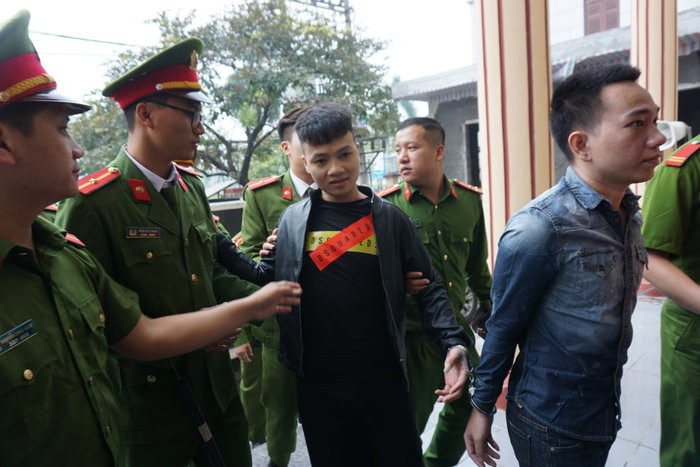 Người chơi lô, đề tự chọn 2 số để dự đoán có trùng với 2 số cuối của giải đặc biệt hoặc giải nhất trong kết quả xổ số Miền Bắc hay không. Giải thưởng được trả sẽ gấp 80 lần số tiền đã bỏ ra mua. Còn nếu đoán trùng 3 số cuối của giải đặc biệt, tiền thắng sẽ gấp 400 lần. Khá quy định mọi giao dịch số lô, số đề hàng ngày phải kết thúc trước giờ mở thưởng kết quả xổ số Miền Bắc (trước 18h15). Nếu người chơi không trúng thưởng, Khá được hưởng số tiền họ đã bỏ ra mua. Còn khi người chơi trúng thưởng thì Khá trực tiếp hoặc thông qua "thư ký đề" của mình để trả thưởng.