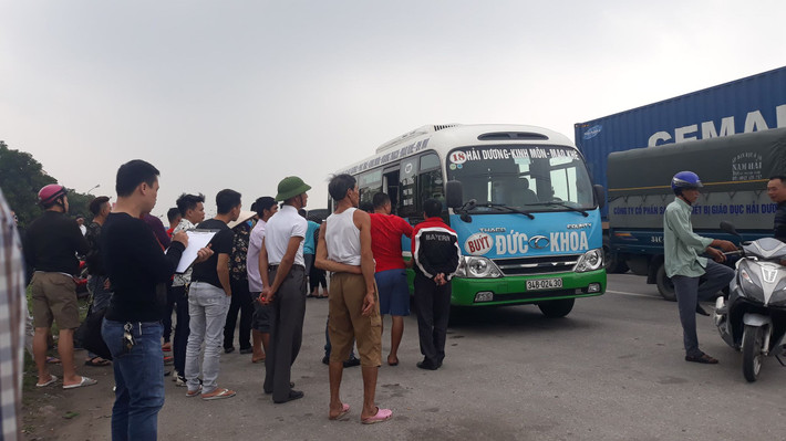 Ngay sau đó, người dân đã điện báo Công an phường Ái Quốc. Lực lượng công an đã có mặt tại hiện trường. Danh tính tài xế được xác định là Nguyễn Đức Phú (SN 1975 ở xã Cộng Hoà, huyện Kim Thành, tỉnh Hải Dương).