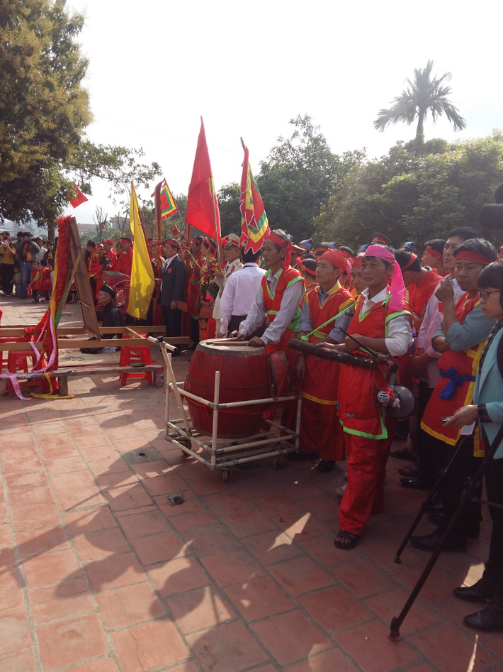9h sáng ngày 24/2, lễ hội truyền thống làng Ném Thượng bước vào hội chính tại đình làng Ném Thượng.