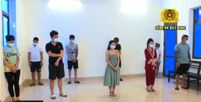 Nghỉ làm vì dịch, mở tiệc ma túy tại nhà: Ngày 11/6, Công an thành phố Bắc Ninh kiểm tra nhà số 15 Nguyễn Bình Quân (phường Tiền An, thành phố Bắc Ninh) phát hiện có 9 đối tượng tụ tập sử dụng chất ma túy. Chủ nhà là Đặng Xuân Anh khai nhận, do đang dịch không đi làm nên mua ma túy rồi rủ 8 đối tượng đến sử dụng. Kết quả 8/9 đối tượng dương tính ma túy.