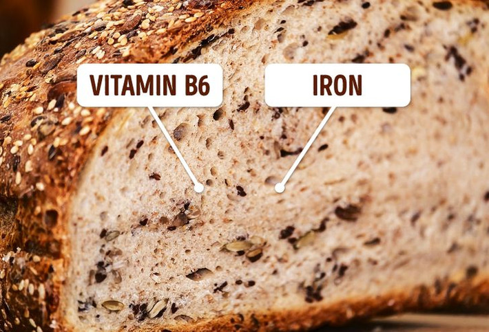 Ngũ cốc nguyên hạt giàu sắt và vitamin B6, kích thích sản xuất melanin, giúp hàng mi mọc dài và đen nhánh. Ảnh: BS.