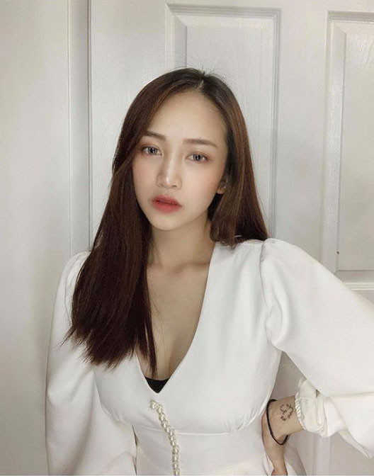 Bà mẹ một con nhận được nhiều lời khen khi nhan sắc ngày càng xinh đẹp cùng gu thời trang ổn định.