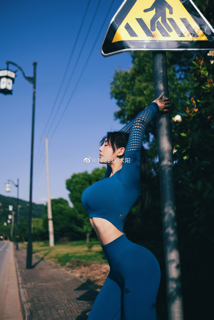 Liu Tai Yang được trang Sohu đặt cho biệt danh "nữ thần gym". Cô gái sinh năm 1995 gây ấn tượng với vóc dáng khỏe khoắn nhưng cũng rất mực gợi cảm.
