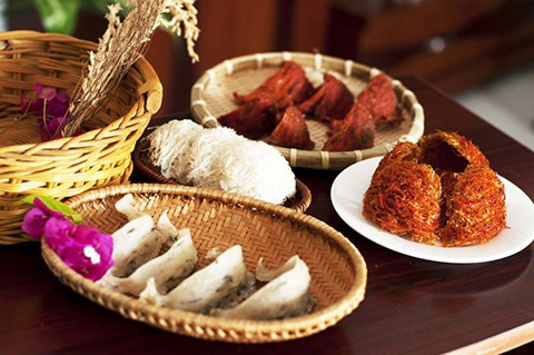 Yến sào: Đến Cù Lao Chàm bạn cũng đừng quên thưởng thức món yến sào là đặc sản nơi này. Yến sào là một loại thực phẩm cao cấp có giá trị dinh dưỡng cao vừa là sản phẩm dược liệu rất tốt cho sức khỏe.