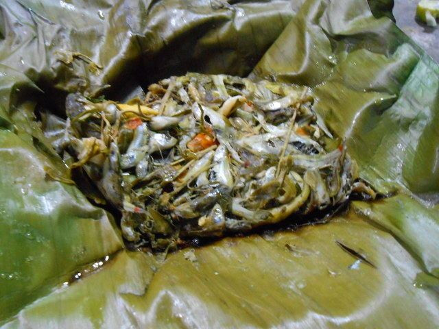 Ở Thái Lan, Mok Huak thường được ăn cùng với xôi (khao niao). Nòng nọc ếch được nhận xét rằng có vị như thịt xay, mềm mịn vì chúng chưa có xương.Nếu không ăn được nòng nọc ếch thì thực khách có thể gọi cách món ếch khác như đùi ếch chiên giòn, lẩu ếch, ếch hầm cà ri…