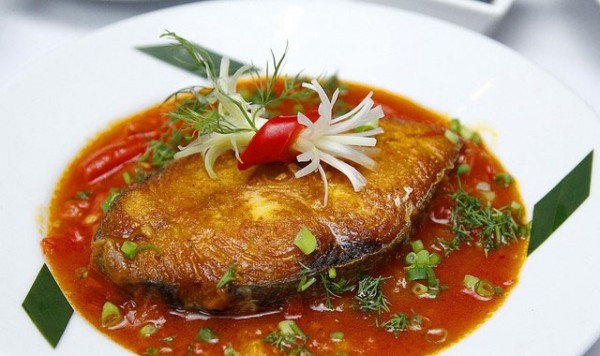 Cá biển không chỉ là nguồn cung cấp đạm. Nó còn có nhiều axit béo có lợi cho hệ tim mạch, thần kinh. Các mẫu cá thu, cá basa, cá trích… cần có trong menu dinh dưỡng của sĩ tử mùa thi. Cá biển hỗ trợ việc tư duy và sự ổn định sức khỏe của bạn.