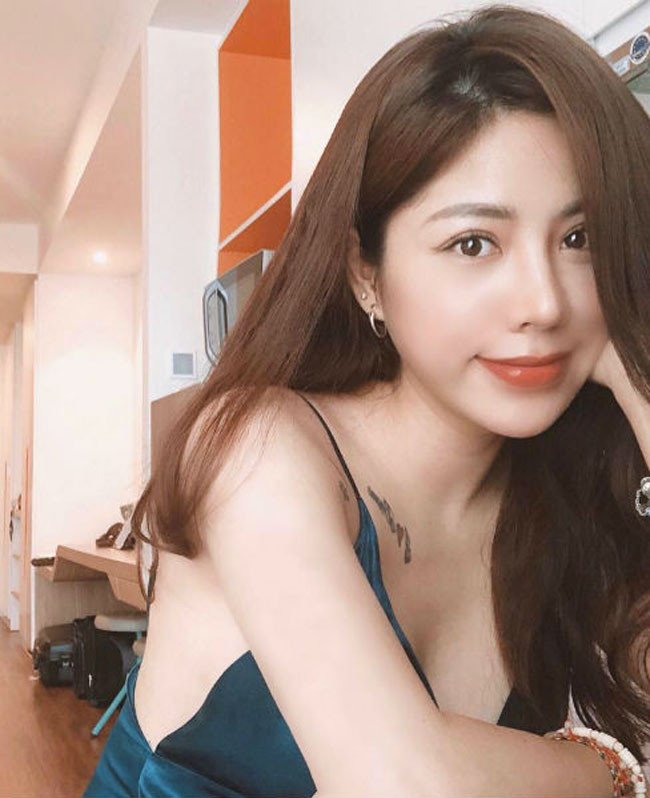 Nhìn gương mặt lẫn phong cách thời trang gợi cảm của Hồng Hạnh ngoài đời, ít ai nghĩ cô đã bước qua tuổi 30 và đã là mẹ 2 con.