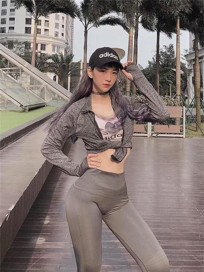 Xuân Anh bén duyên bộ môn gym 3 năm trước đây. Từ một người có thân hình béo ú, chỉ sau vài tháng tập, vóc dáng và sức khỏe của cô đã cải thiện rõ rệt. Lâu dần, Xuân Anh trở nên đam mê thể dục thể thao.