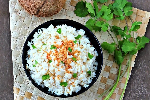 Món cơm nấu nước dừa là một trong nhiều món ăn được người dân Bến Tre sáng tạo nên, mang hương vị rất riêng.