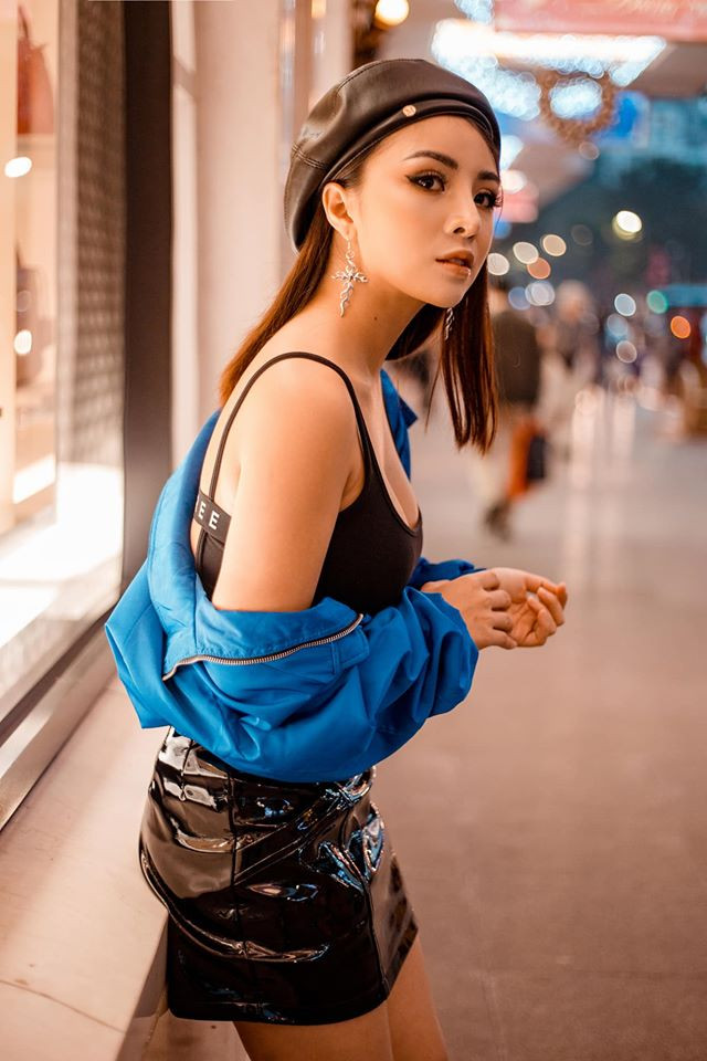 Liên Tít chọn set đồ vừa gợi cảm vừa cá tính để nổi bật trên phố.