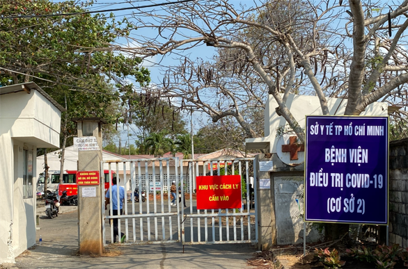 Trước đó, ngày 16/3, cơ sở 1 của bệnh viện này chính thức hoạt động với quy mô 300 giường. Như vậy, Bệnh viện điều trị COVID-19 huyện Cần Giờ được nâng quy mô lên 600 giường. Ảnh: NLĐ.