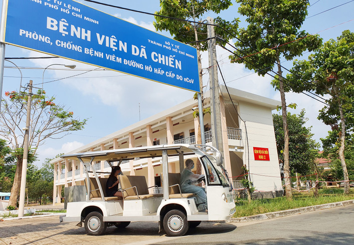 Bệnh viện dã chiến Củ Chi, Bệnh viện điều trị COVID-19 Cần Giờ, Bệnh viện Nhi đồng Thành phố phải sẵn sàng tiếp nhận người bệnh bị nhiễm COVID-19, đặc biệt là trường hợp bệnh nặng. Các Bệnh viện dã chiến này phải khẩn trương chuẩn bị về nhân lực, trang thiết bị để tiếp nhận bệnh nhân mắc COVID-19. Ảnh: Tổ quốc.