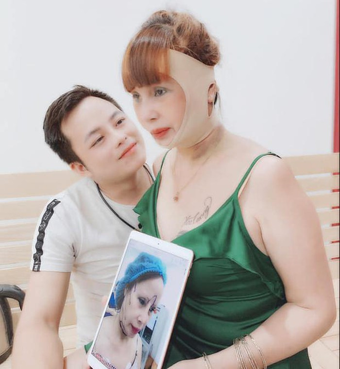 Thậm chí có người cho rằng chị Sao dùng ứng dụng chỉnh sửa làm đẹp thì da mới căng mịn, không bị chảy sệ như vậy. Nhiều người còn đưa ra đề nghị không dùng phần mềm chỉnh sửa ảnh, tuy nhiên, chính chủ im lặng.