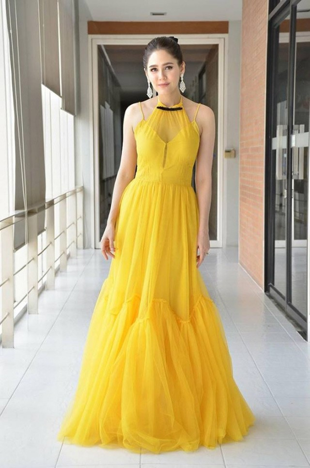 Mỗi lần xuất hiện trên thảm đỏ, Chompoo Araya lại khiến công chúng bất ngờ và trầm trồ ngưỡng mộ bởi cách phối đồ tinh tế, sexy.