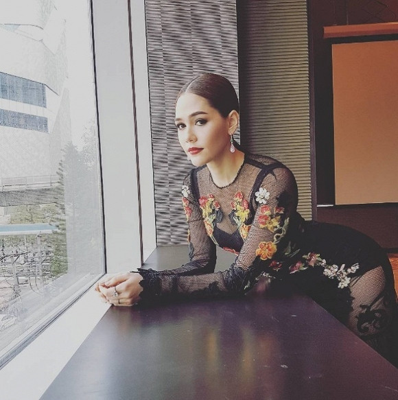 Nữ diễn viên sinh năm 1981 liên tục tham dự và ngồi hàng ghế đầu trong show diễn của nhiều thương hiệu danh tiếng thuộc các tuần lễ thời trang thế giới.