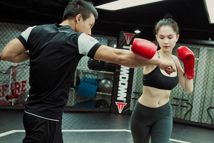 Dù bận rộn với công việc kinh doanh và làm người mẫu, nhưng Ngọc Trinh luôn dành ít nhất 3 buổi mỗi tuần để tập thể dục thể thao nhằm duy trì vóc dáng.