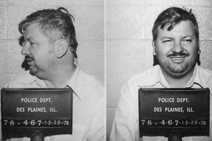 John Wayne Gacy là một trong những kẻ giết người hàng loạt gây ám ảnh người dân Mỹ. Hắn đã tra tấn và sát hại 33 nam thanh thiếu niên trong khoảng thời gian từ năm 1972 đến 1978 tại khu vực Chicago.