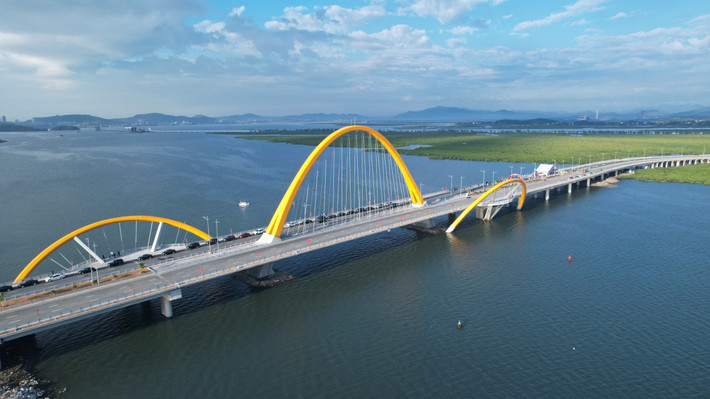 Không chỉ tạo điều kiện giao thông thuận lợi cho người dân xã Thống Nhất và 3 xã lân cận, gồm xã Vũ Oai, xã Hòa Bình và xã Đồng Lâm với dân số hơn 20.000 người, mà Dự án cầu Cửa Lục 3 sẽ tạo điều kiện cho nông sản của địa phương dễ dàng tới thị trường tiêu thụ trong khu vực nội thị. Qua đó, nâng cao giá trị và hiệu quả kinh tế giúp bà con nông dân địa phương.
