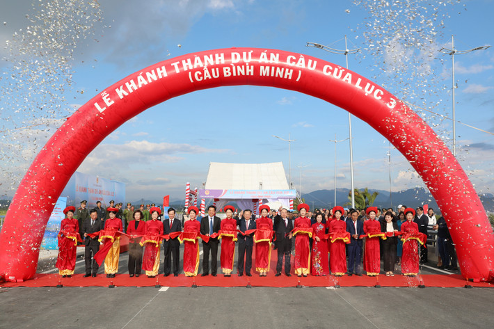Ngày 1/1/2024, tỉnh Quảng Ninh tổ chức Lễ khánh thành Dự án đầu tư xây dựng cầu Cửa Lục 3 nối khu vực trung tâm của TP. Hạ Long với các xã của huyện Hoành Bồ (được sáp nhập với TP. Hạ Long từ năm 2019).