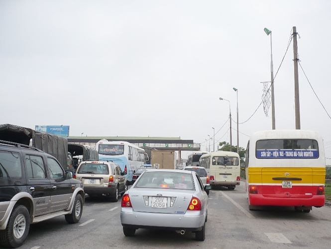 Trong đề nghị của mình thành phố Hà Nội cho rằng, trạm thu phí Bắc Thăng Long - Nội Bài có nhiệm vụ hoạt động để hoàn vốn cho dự án BOT xây dựng QL2, đoạn tuyến tránh thành phố Vĩnh Yên (Vĩnh Phúc) nhưng lại đặt trên đường Võ Văn Kiệt (Hà Nội). Cùng với việc đặt nhầm chỗ, trạm này còn làm cho giao thông trên đường đối ngoại thường xuyên ùn tắc.