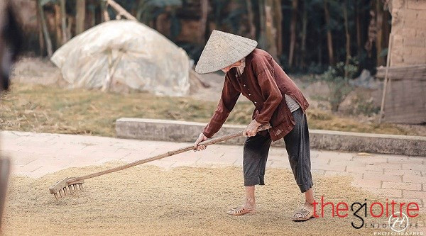 Đáng ngạc nhiên hơn, người ghi lại khoảnh khắc đó cũng chính là cháu ngoại của cụ - chàng trai trẻ Đồng Văn Hùng.