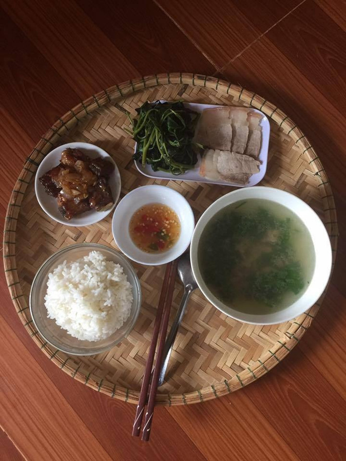 Mình luôn nghĩ nếu bữa ăn thấy ngon miệng, thì tinh thần thoải mái hơn, từ đó mà có thời gian thư giãn nghỉ ngơi và tác động tích cực đến việc tiết sữa cho em bé.