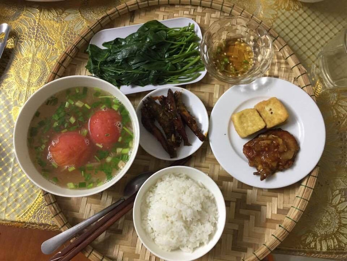 Một trong những mâm cơm của em gái đảm nhất vịnh bắc bộ Phương Thảo.