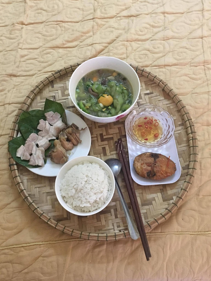Theo đó, các bà mẹ bỉm sữa đặc biệt ngưỡng mộ sản phụ có cô em gái 10 điểm như vậy.
