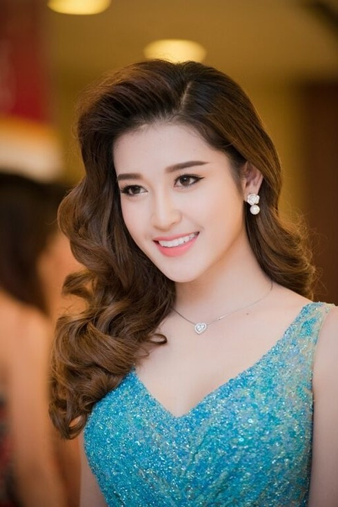 Cô cũng rất chú trọng đến việc làm đẹp bằng các nguyên liệu thiên nhiên.
