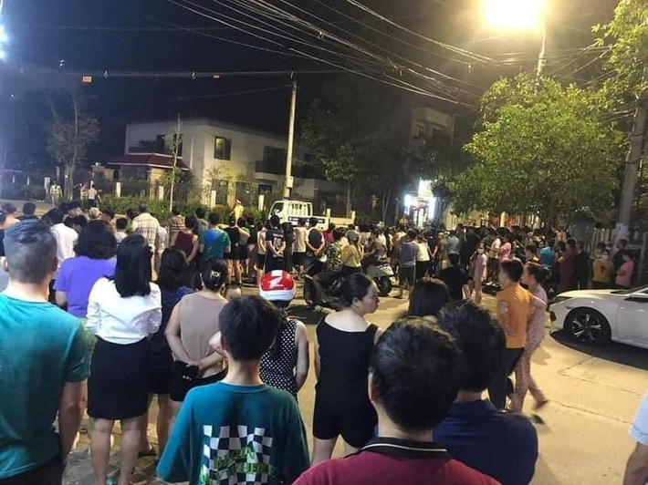 Thời điểm đó, Cơ quan Cảnh sát điều tra Công an tỉnh Lào Cai đang tiến hành khám xét nơi ở và nơi làm việc đối với ông Nguyễn Văn Vịnh.