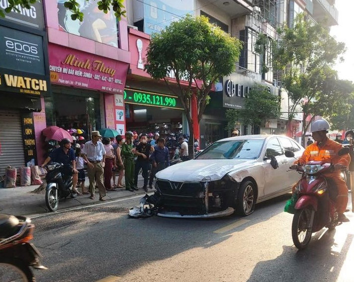 Hậu quả ban đầu khiến cháu Quân bị gãy chân, cháu Ngọc bị gãy chân, 5 phương tiện liên quan vụ tai nạn hư hỏng.